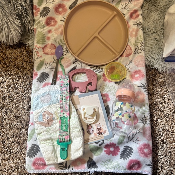 Reborn Baby Girl Doll Silicone Vinyl Limbs Cloth Body & Accessories (NEW) - Picture 4 of 7